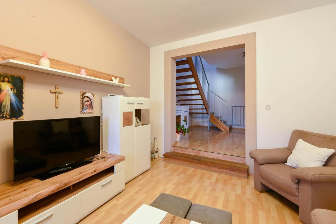 Apartments Karla 奥瑞比克 外观 照片