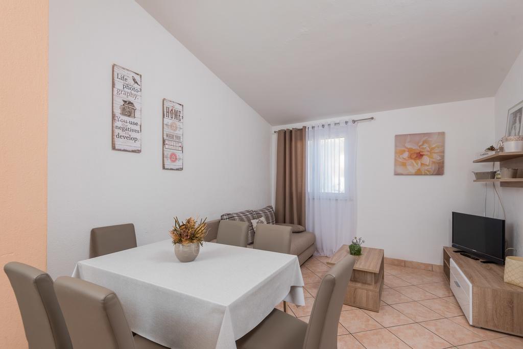 Apartments Karla 奥瑞比克 外观 照片