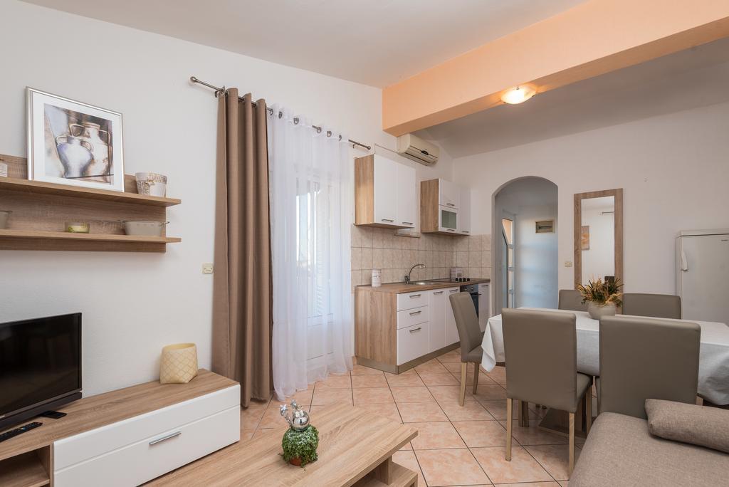 Apartments Karla 奥瑞比克 外观 照片